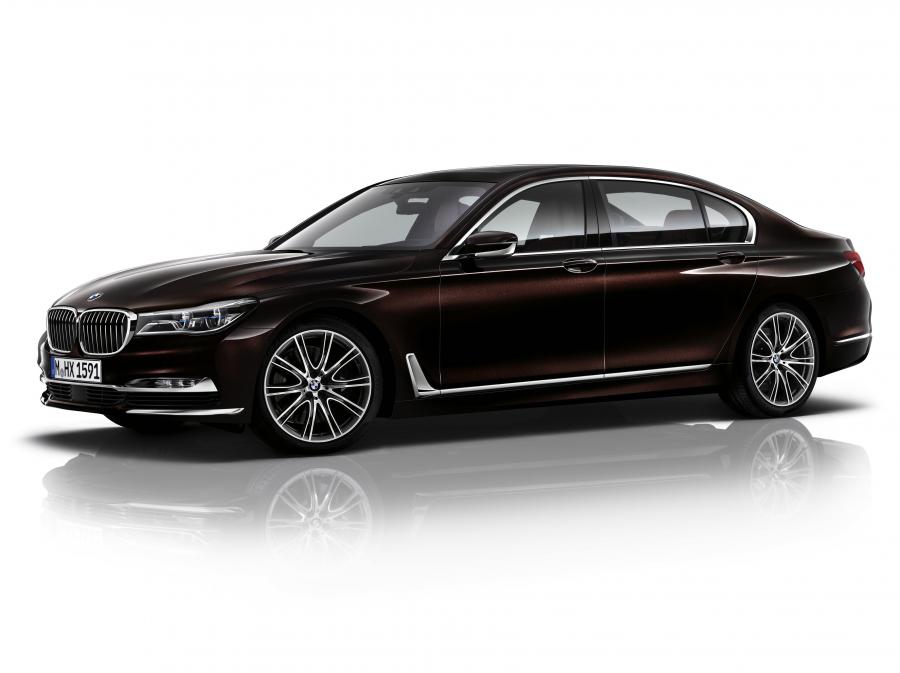  BMW 750Li xDrive Individual 2015 года  (фото 1 из 3)